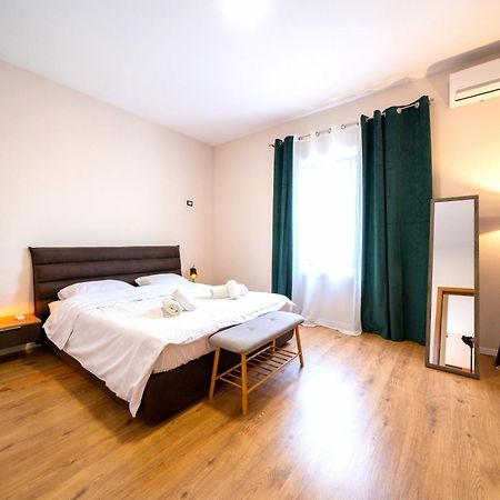 Colorful Comfy Condo Central Тирана Экстерьер фото