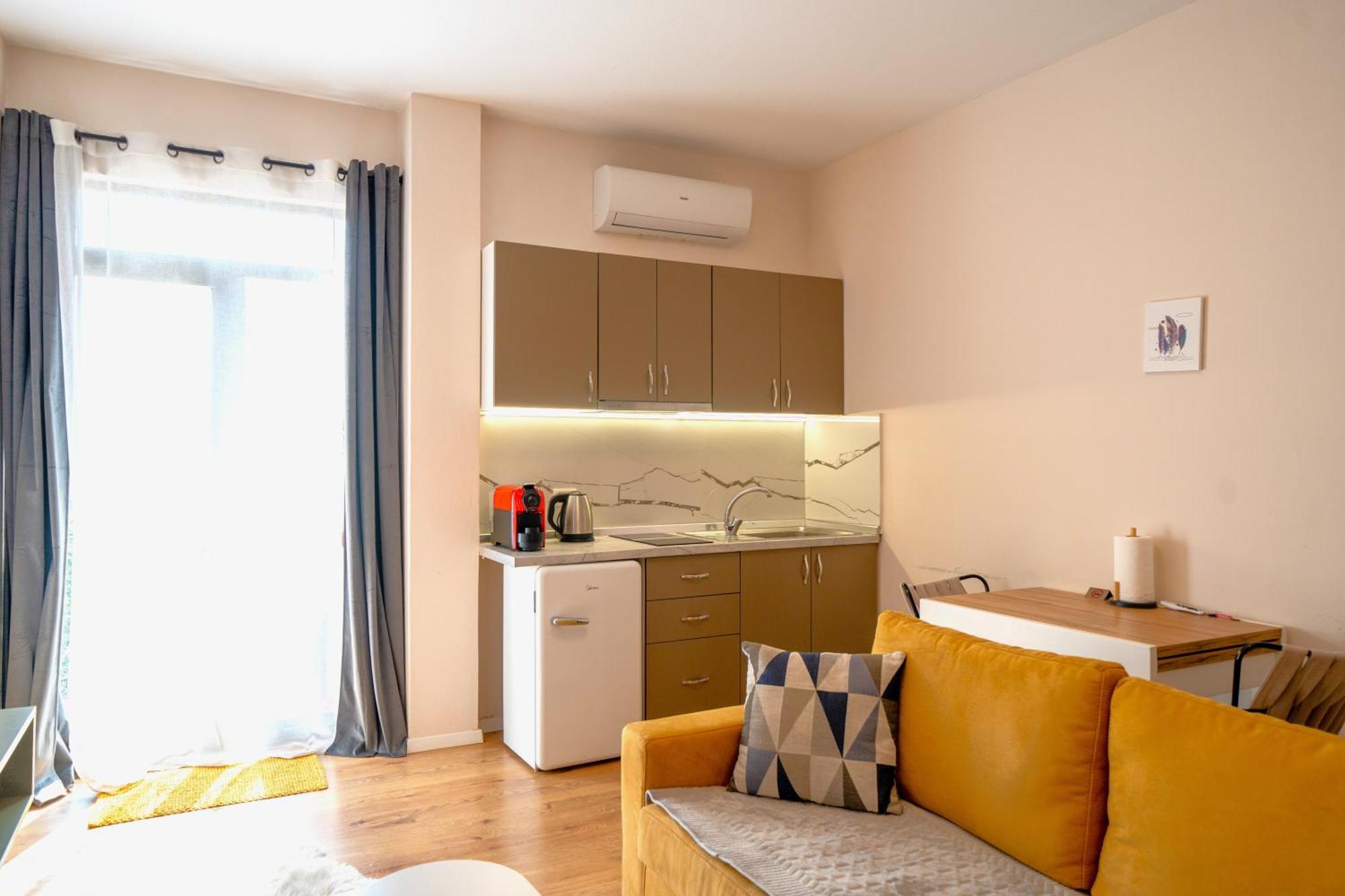 Colorful Comfy Condo Central Тирана Экстерьер фото